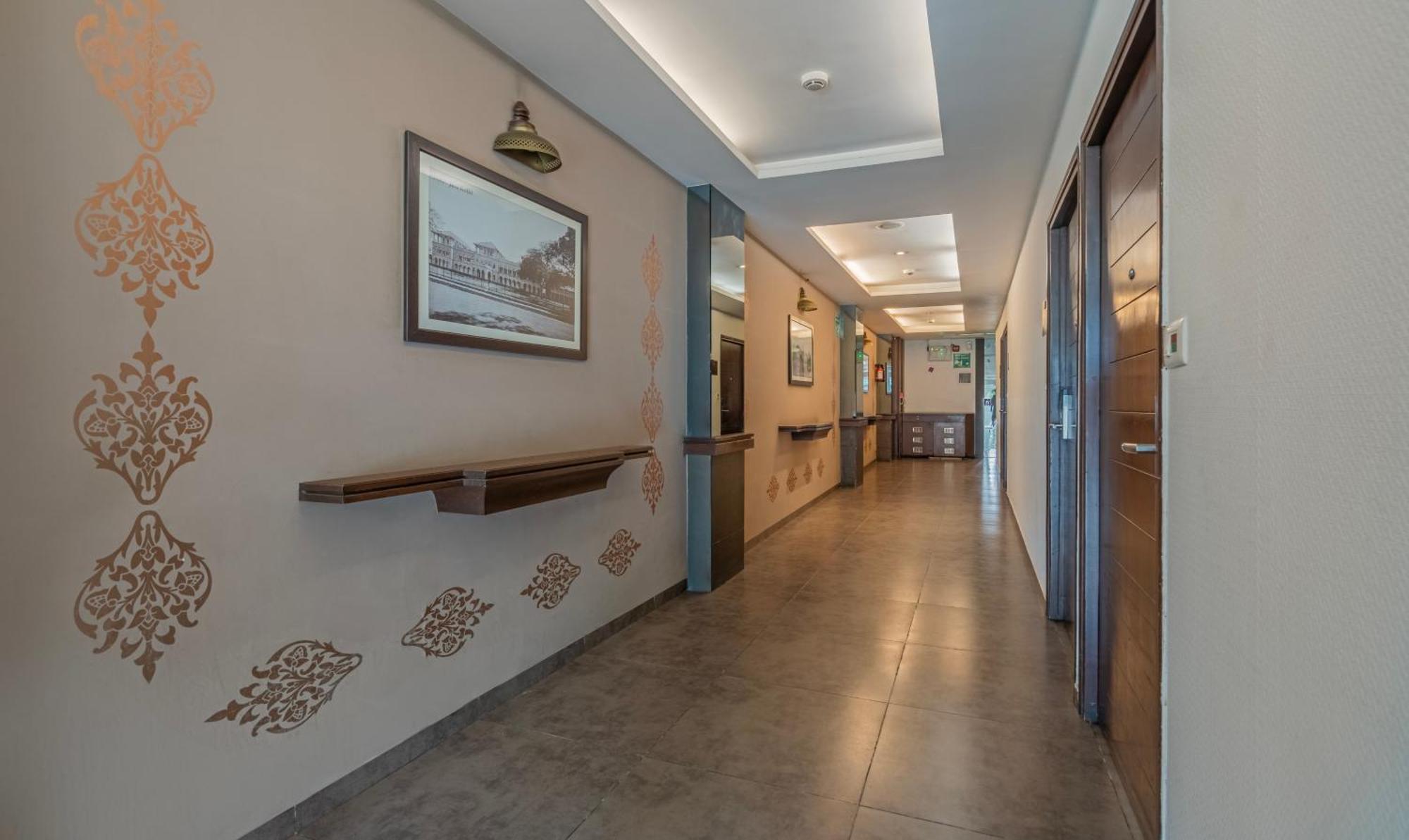 Hotel Casa, Вадодара Екстериор снимка