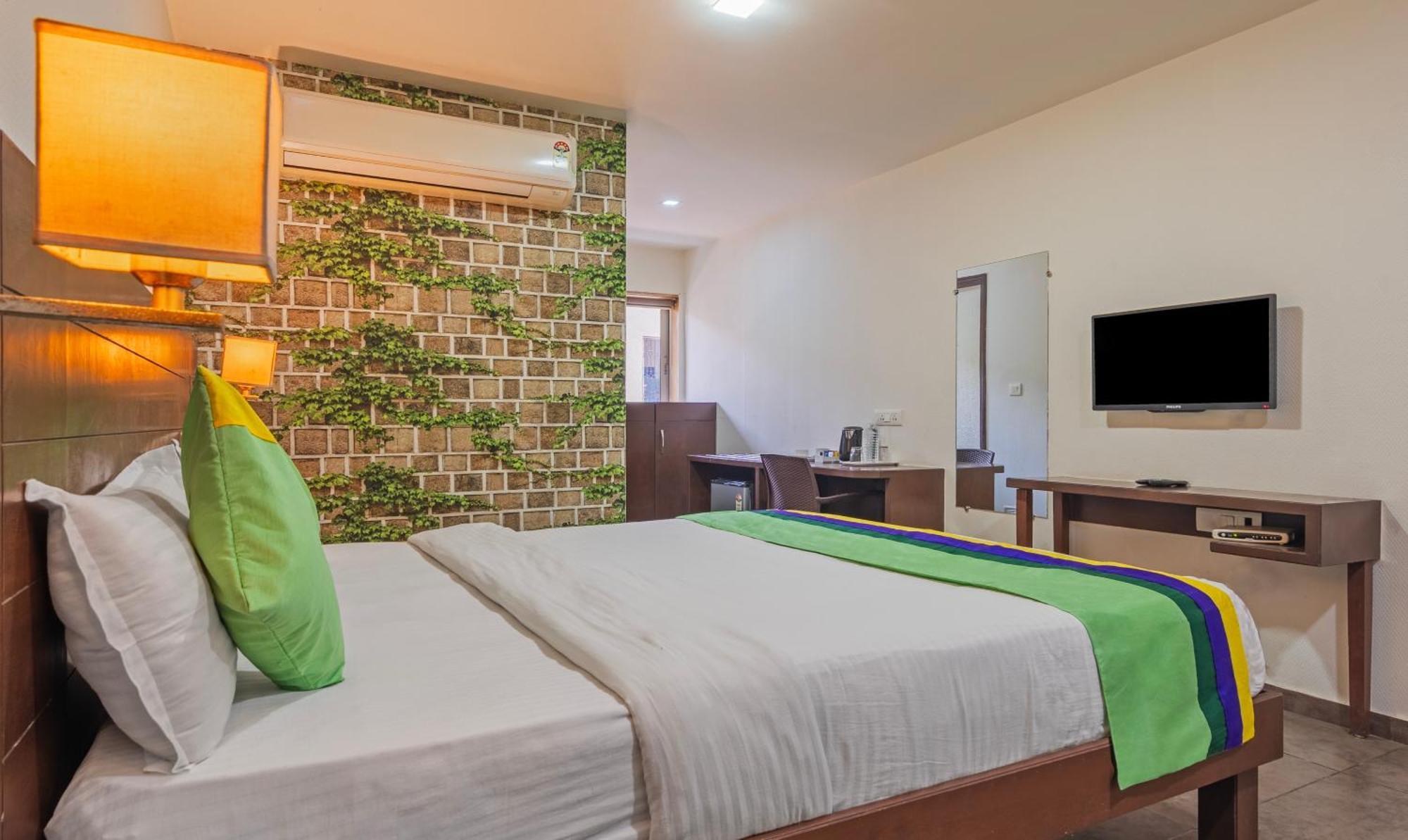 Hotel Casa, Вадодара Екстериор снимка