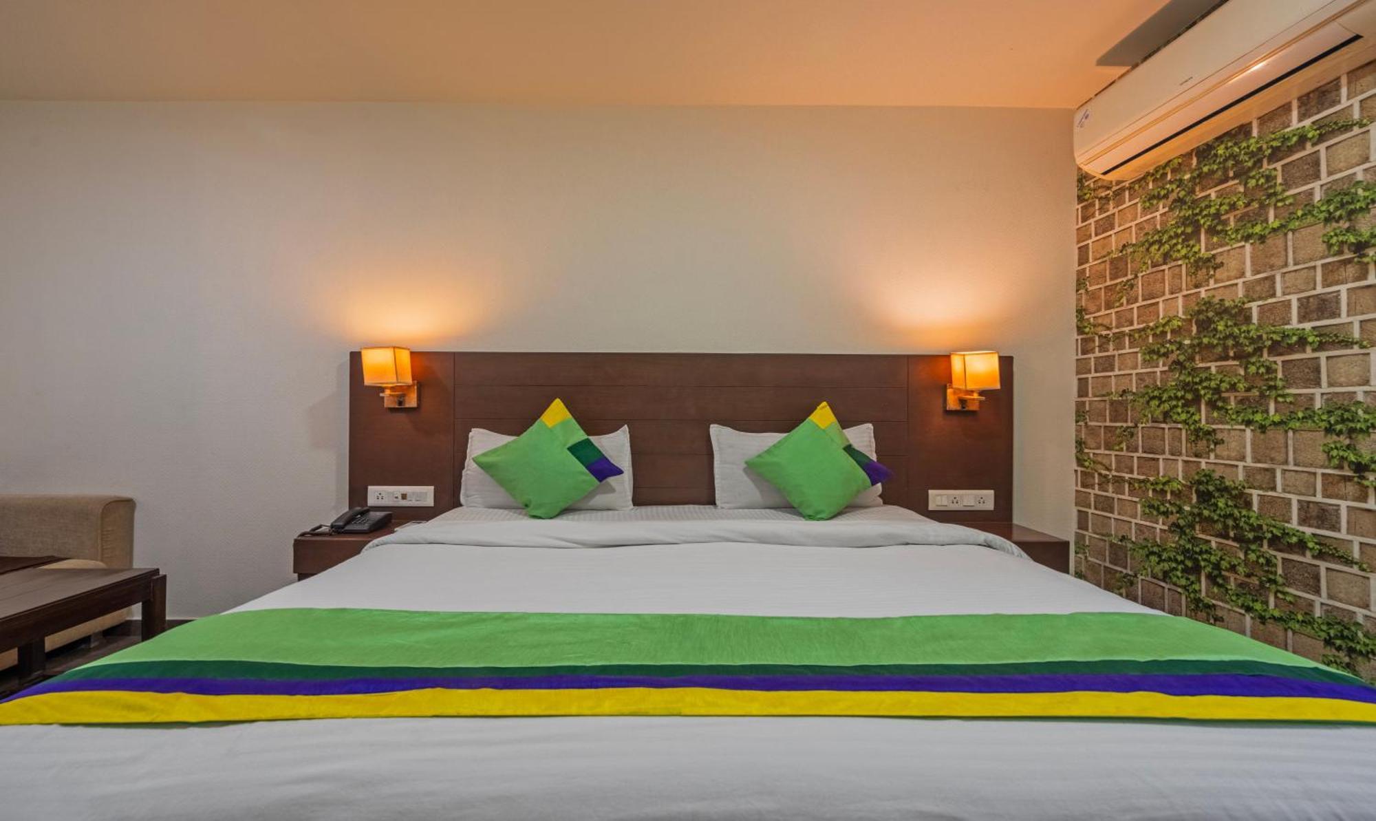Hotel Casa, Вадодара Екстериор снимка
