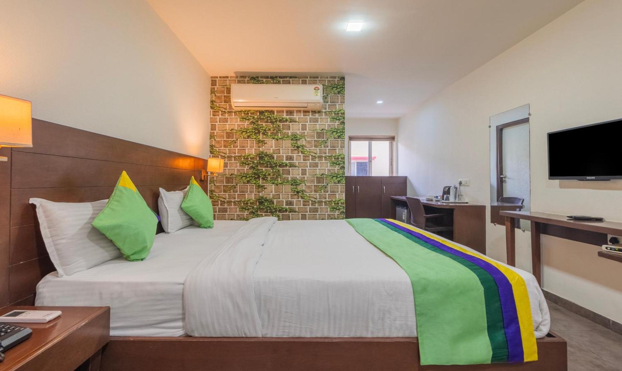 Hotel Casa, Вадодара Екстериор снимка