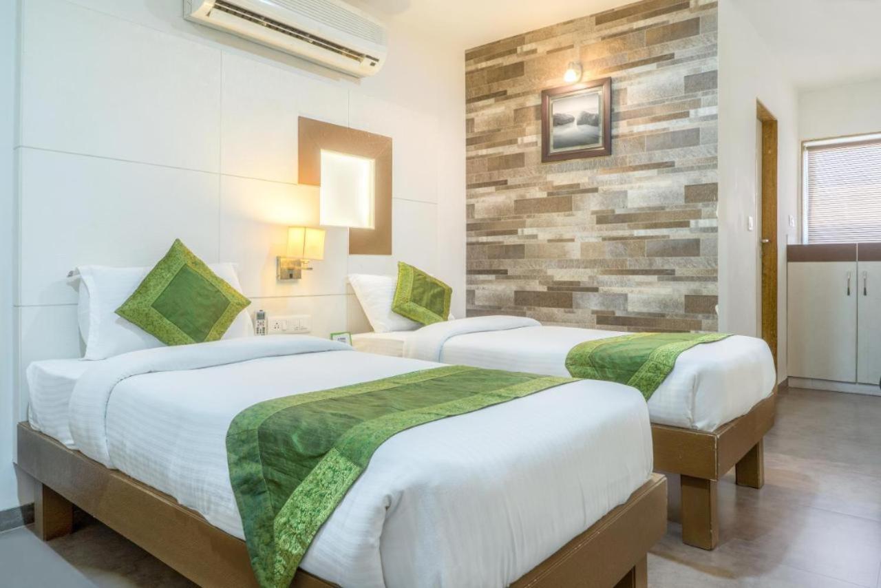 Hotel Casa, Вадодара Екстериор снимка