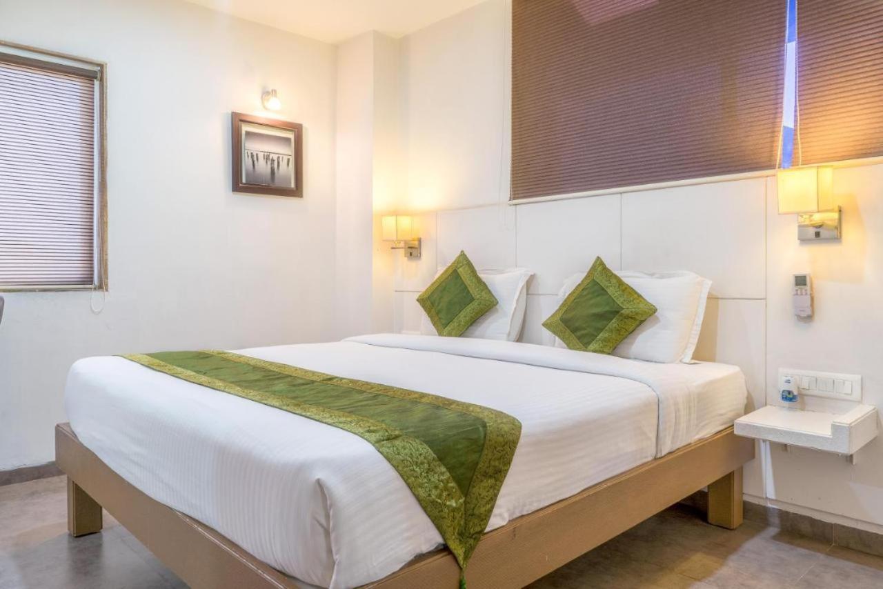 Hotel Casa, Вадодара Екстериор снимка